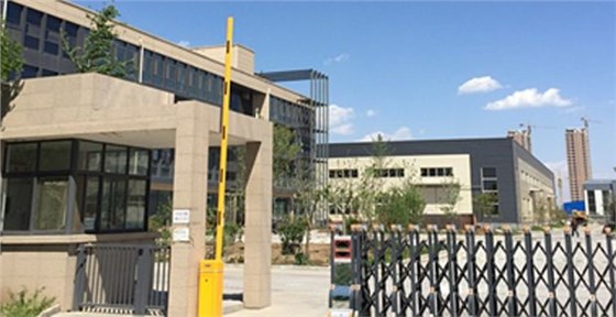 某環(huán)保科技公司大門(mén)